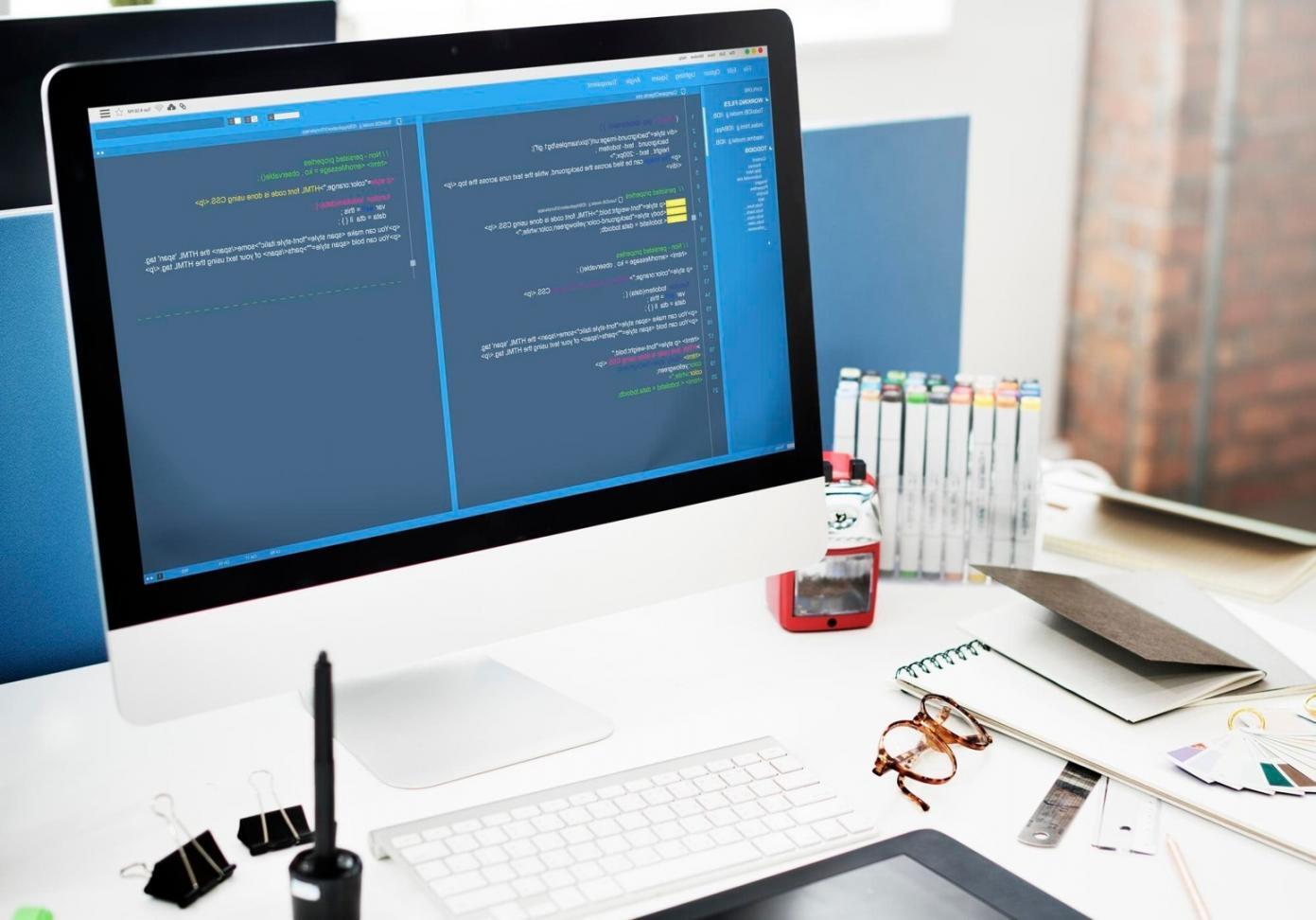 最新の財務報告自動化システムを使用した実践的な学習環境